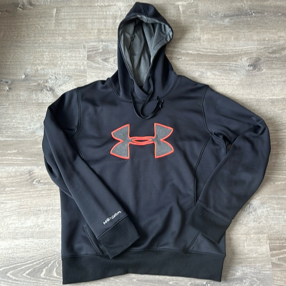 Woman’s Large Under Armor Sweatshirt